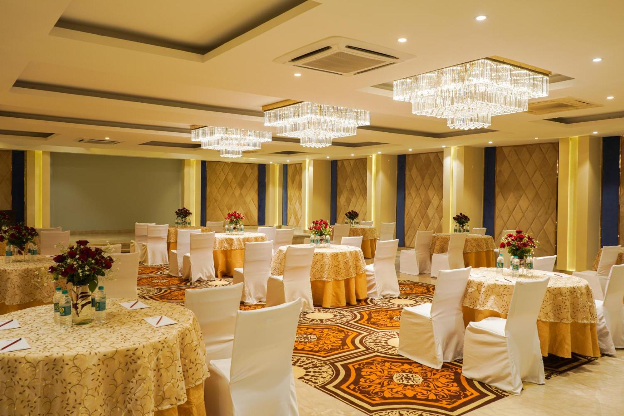 Country Inn Ayodhya - Opposite Airport Bagian luar foto